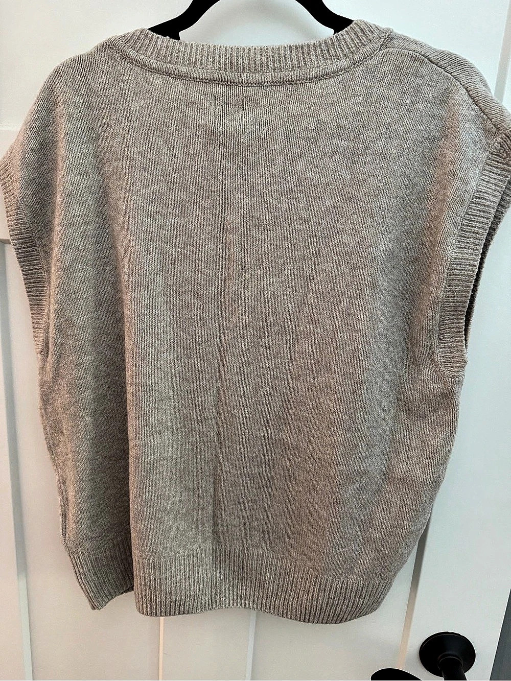 Gap V-Neck Sweater Beige Medium Tall - Picture 2 of 4